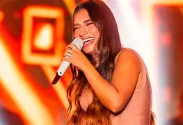 Imagem da notícia: Simone Mendes enfrenta problema para cantar, cai no choro e recebe apoio do público