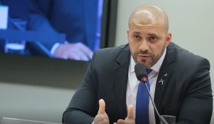 Imagem da notícia: Moraes autoriza Daniel Silveira a fazer tratamento fora da prisão após cirurgia